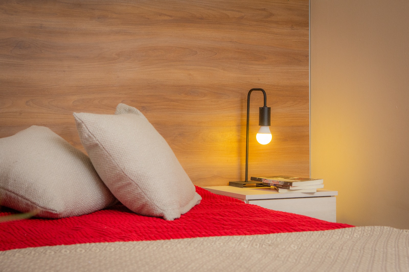 Detalle cálido de una habitación Dimora